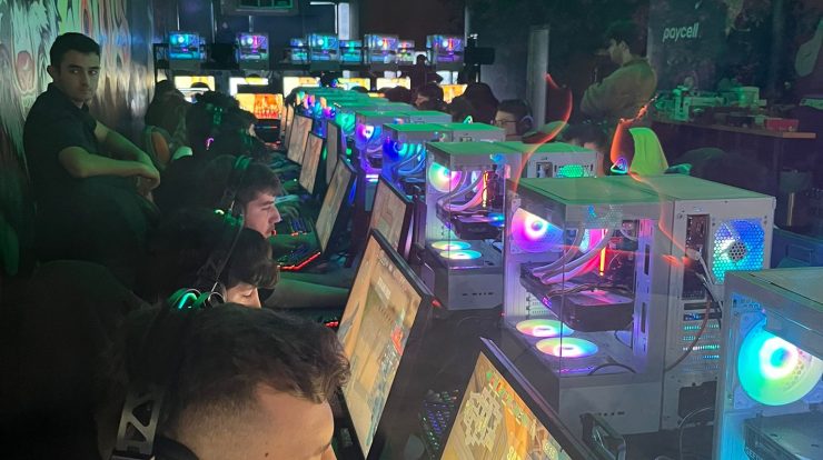 White Wolves İnternet Cafe